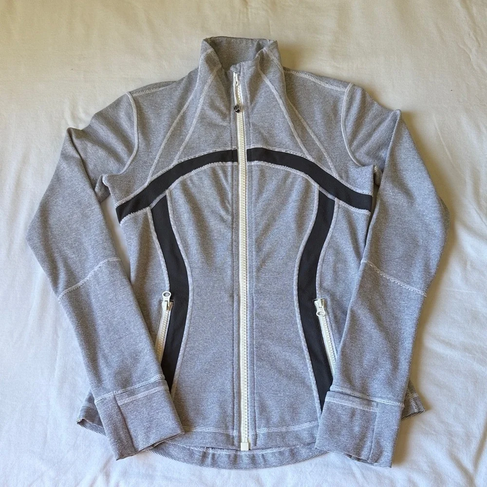 lululemon athletica Gray and white Define Zip-Up long sleeve jacket !!